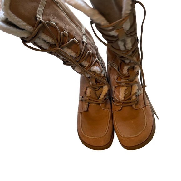 Fur lined Suede Chunky Tan Platform boots by the brand “Identity” - Picture 3 of 4